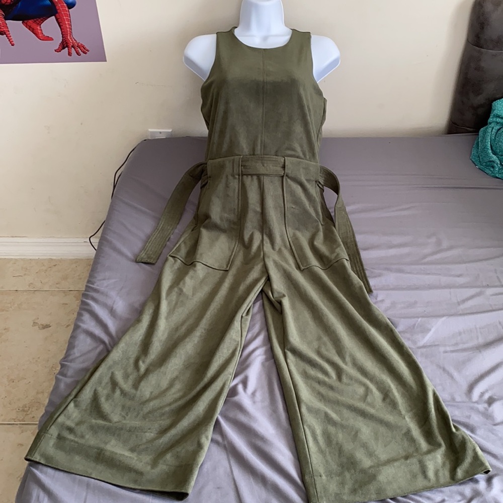 Banana republic Jumpsuit forest green Sleeveless. Size 0 petite Suede s - Picture 9 of 14